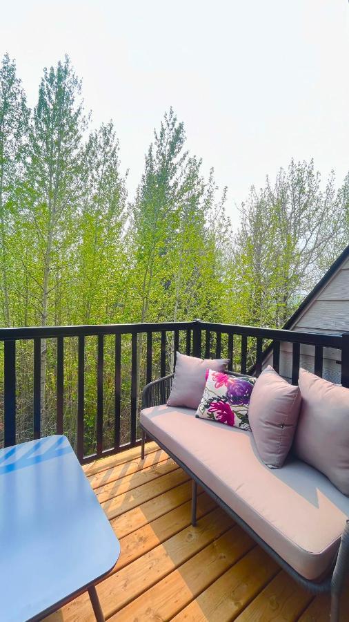 Immersed In The Scenery Of Canmore Exterior foto