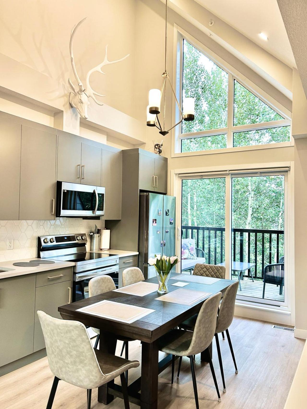 Immersed In The Scenery Of Canmore Exterior foto